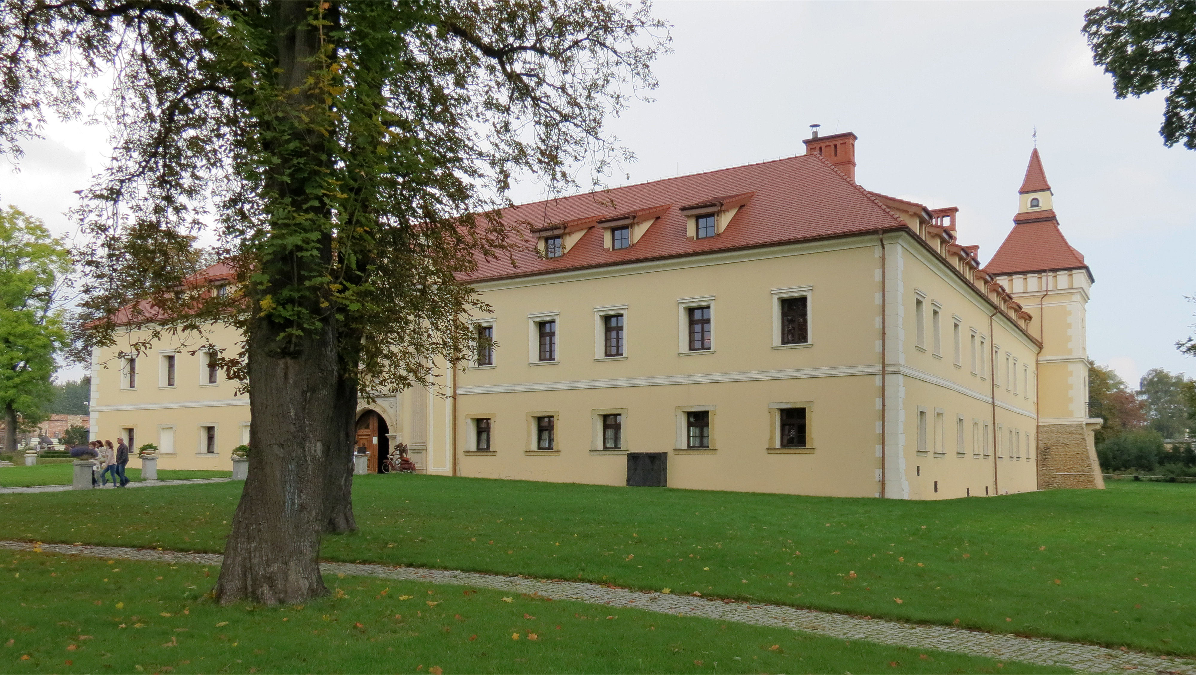 Zamek w Starych Tarnowicach